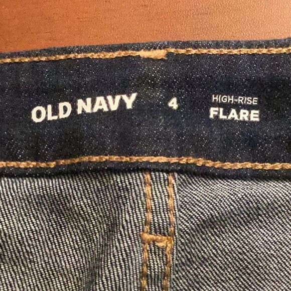 OLD NAVY NWT HIGH RISE FLARE JEAN PANTS DARK WASH SIZE 4 - Picture 4 of 5